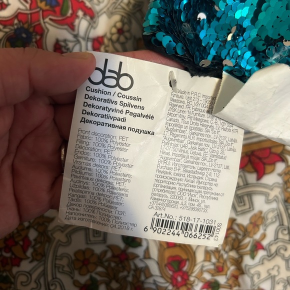 Pillow with Sequins - Picture 7 of 7